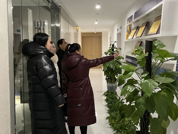 徐州经济技术开发区管委会招商局领导来访公司考察洽谈(图3)